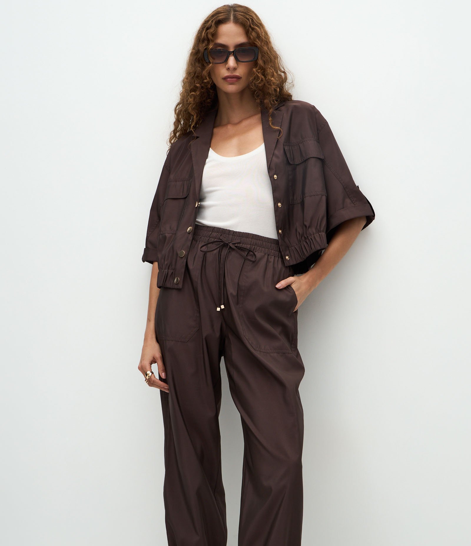 Calça Jogger com Cós Elástico em Tecido Tecnológico Marrom 2