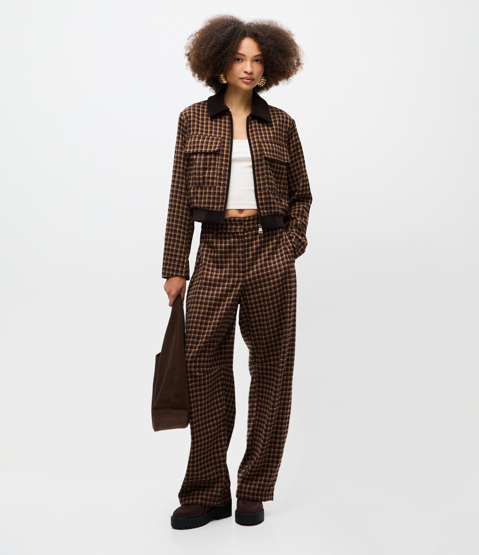 Calça Barrel Alfaiatada Xadrez com Bolsos Marrom 1