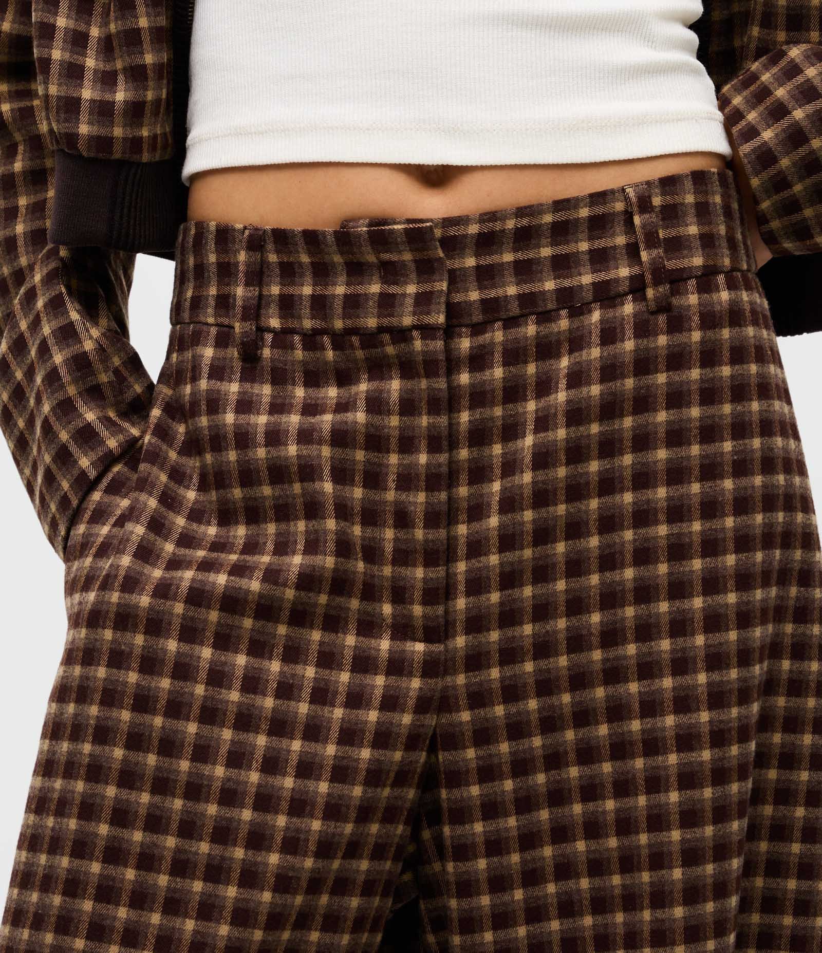 Calça Barrel Alfaiatada Xadrez com Bolsos Marrom 4