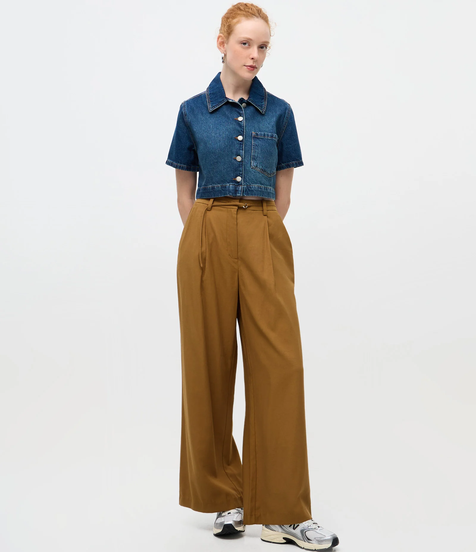 Camisa Cropped em Jeans com Botões e Bolso Azul Escuro 2