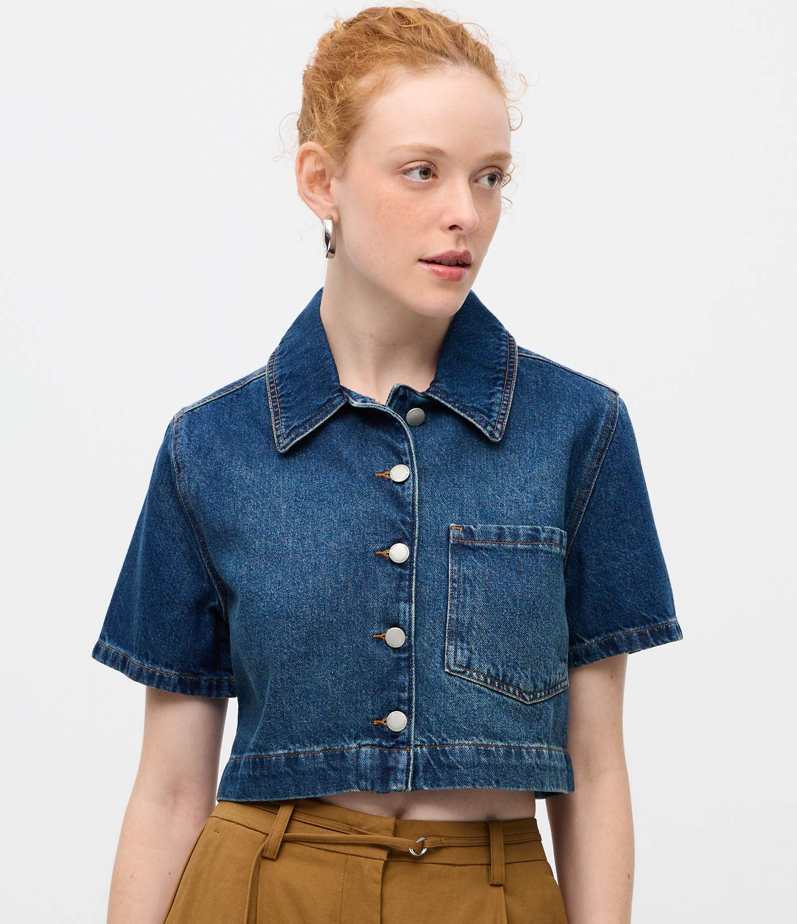 Camisa Cropped em Jeans com Botões e Bolso Azul Escuro 3