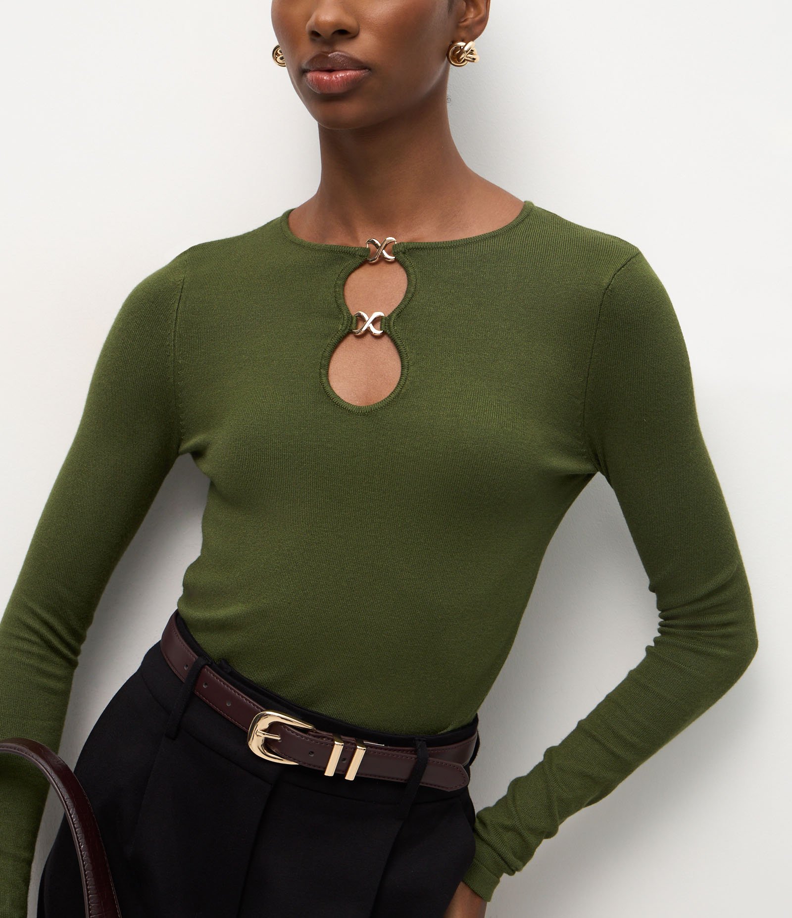 Blusa Regular em Tricô com Aviamento no Decote Verde 4