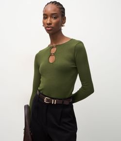 Blusa Regular em Tricô com Aviamento no Decote