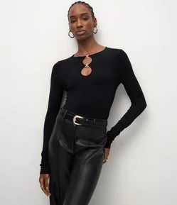 Blusa Regular em Tricô com Aviamento no Decote