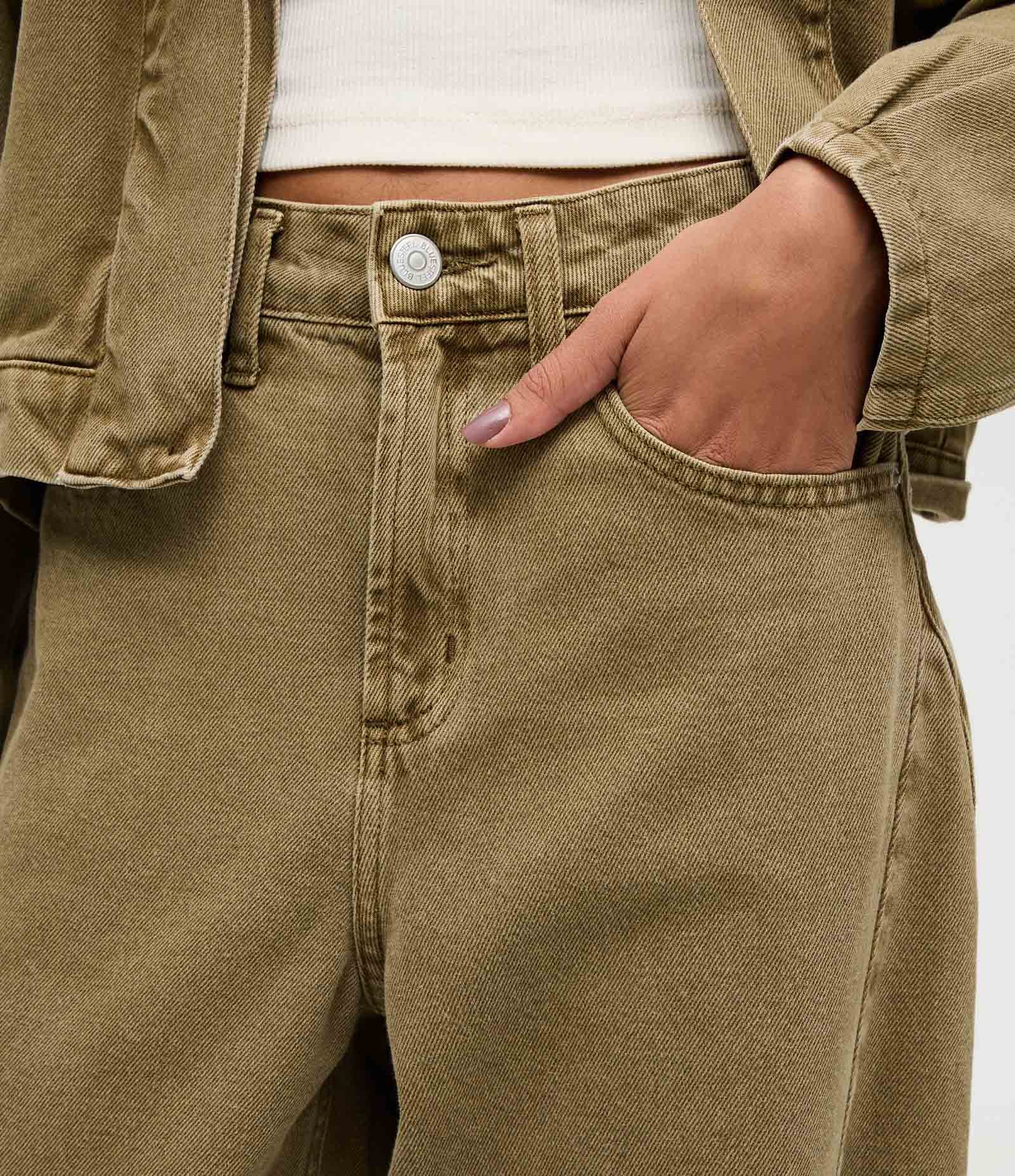 Calça Balloon em Sarja com Cintura Alta e Recorte Lateral Marrom Taupe 4