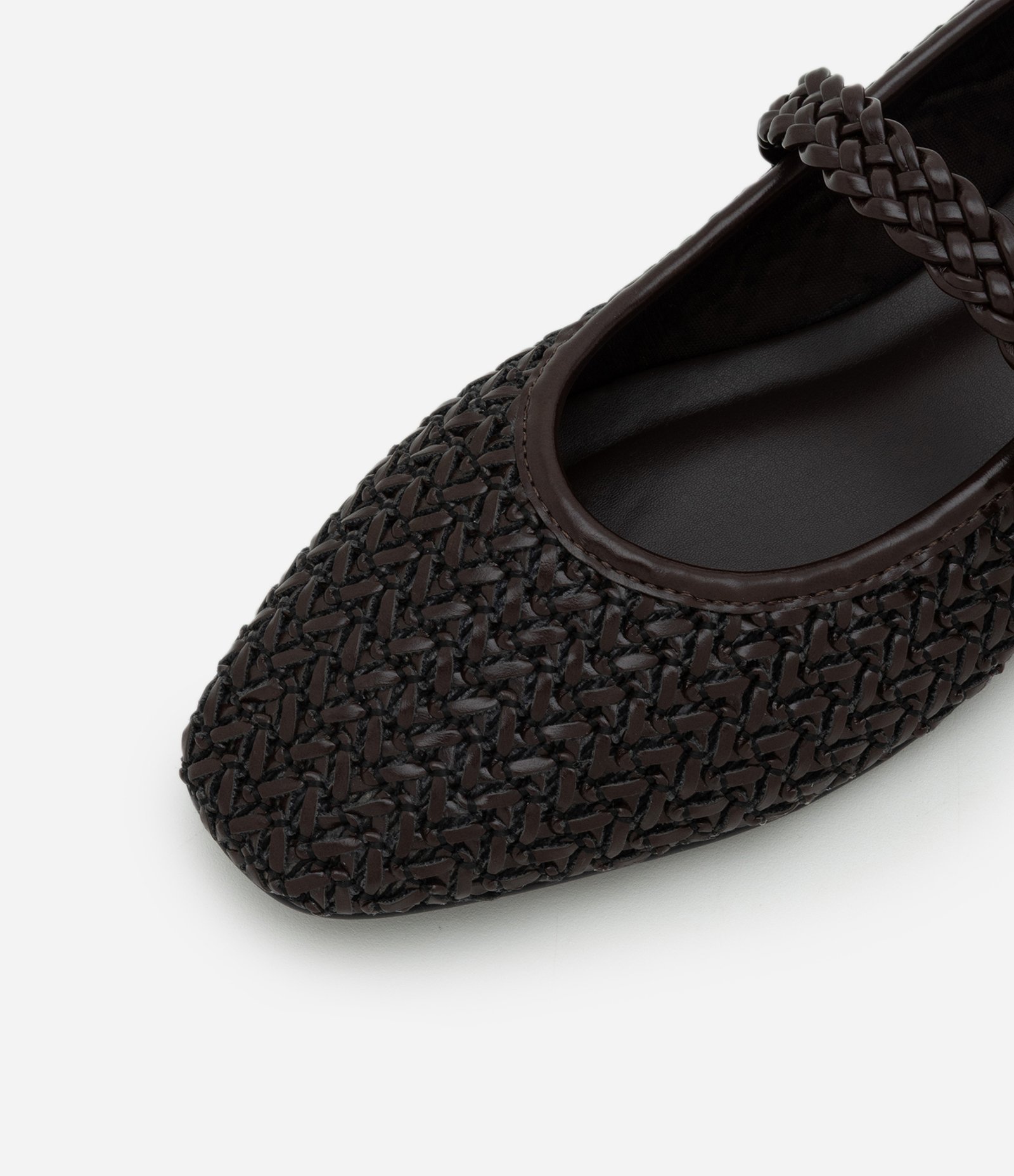 Sapatilha Metalizada com Textura Tramada e Tira com Fivela Marrom 4