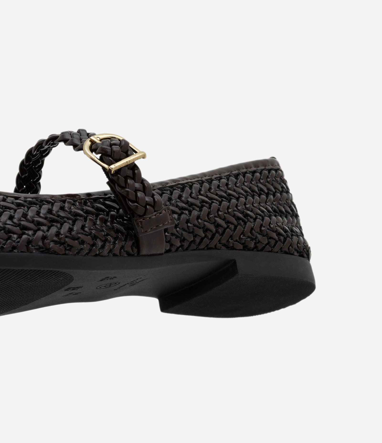 Sapatilha Metalizada com Textura Tramada e Tira com Fivela Marrom 5