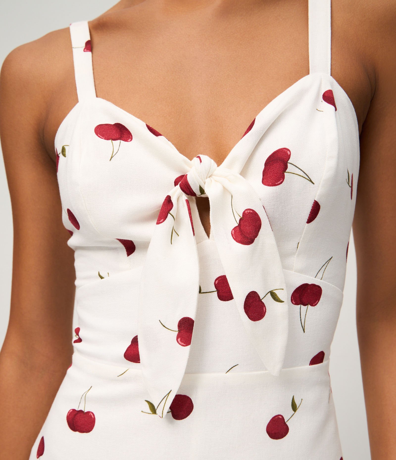 Macaquinho Curto com Alça Fina e Estampa de Cerejas Branco 3