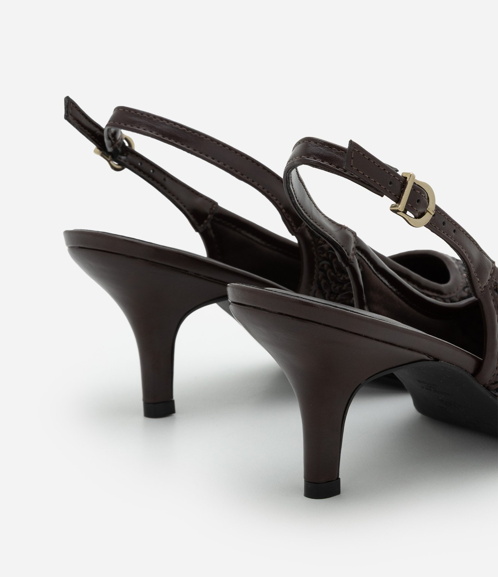 Sapato Slingback com Cabedal e Salto Médio Marrom 5