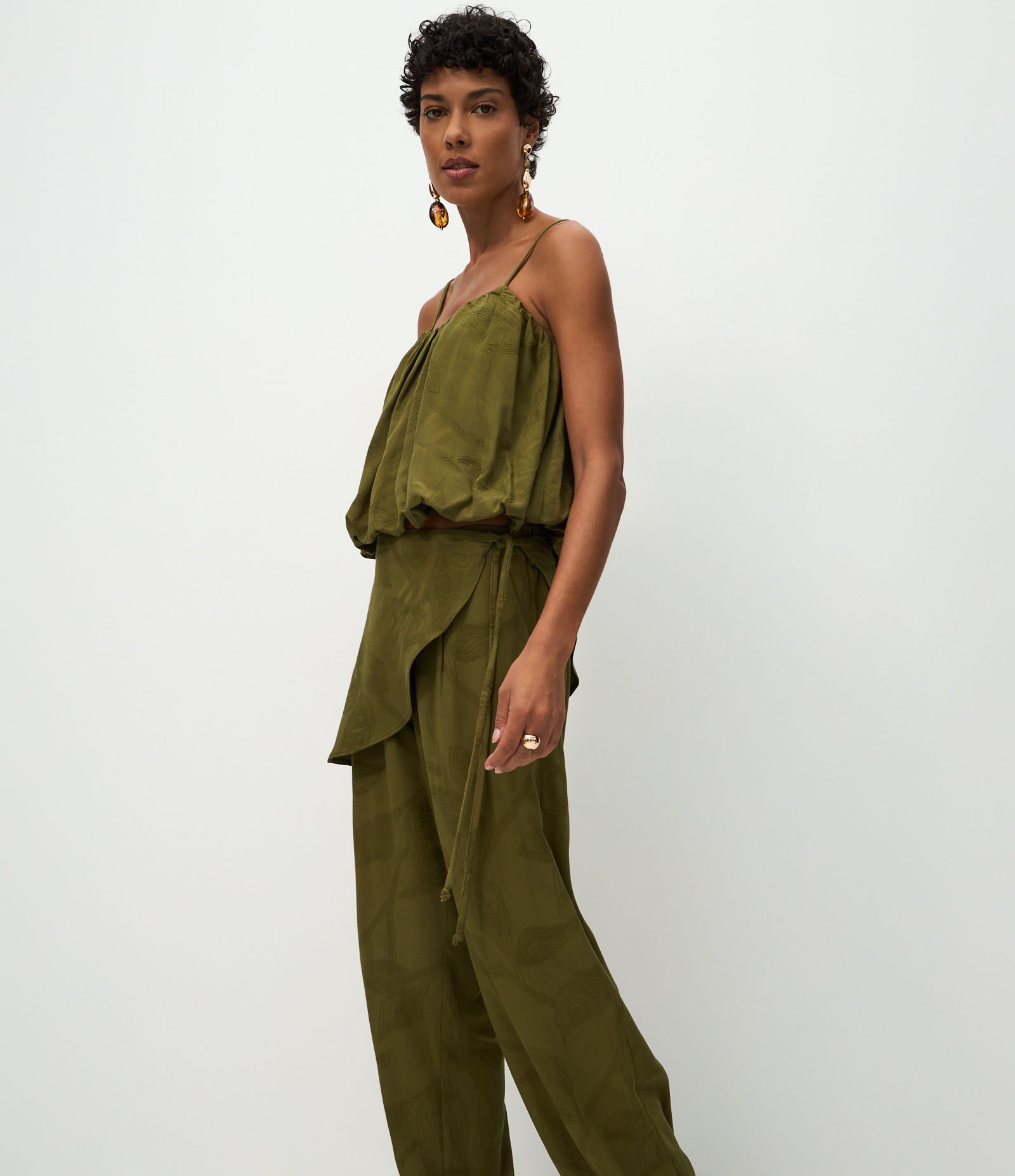 Calça Aladim em Jacquard com Pala Assimétrica Sobreposta Verde 2