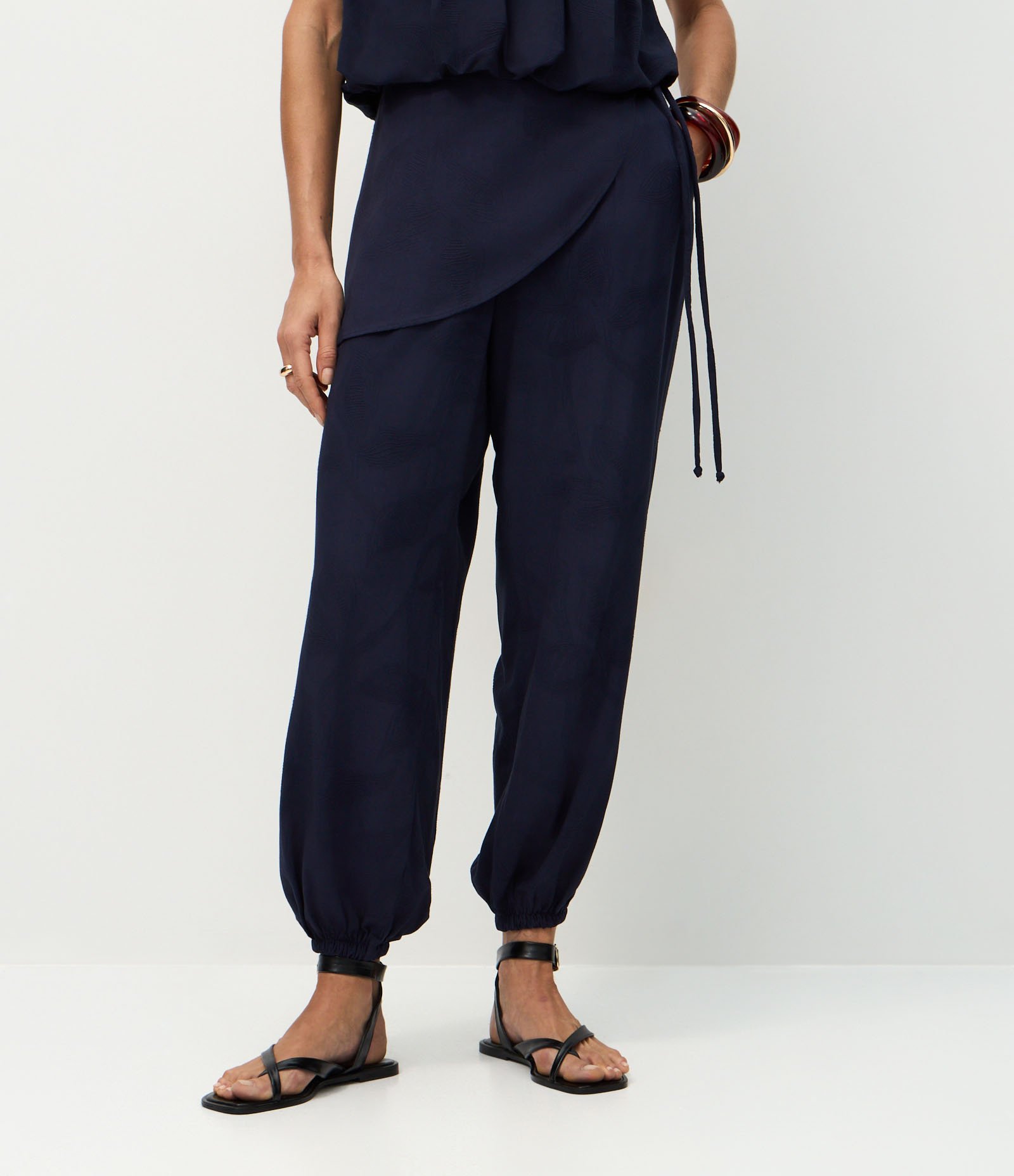 Calça Aladim em Jacquard com Pala Assimétrica Sobreposta Azul 4