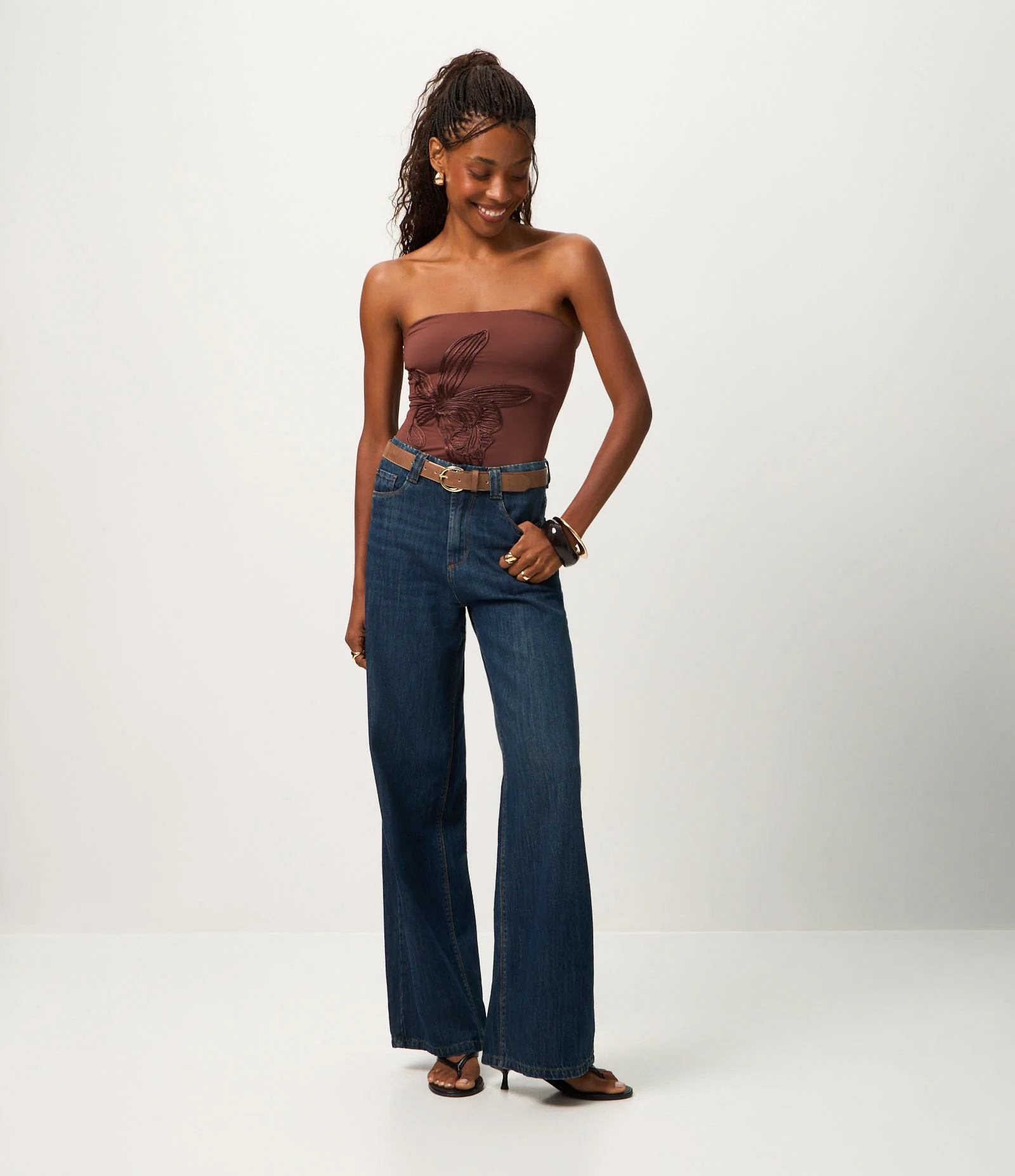 Body Tomara que Caia em Microfibra com Bordado Floral Marrom 2