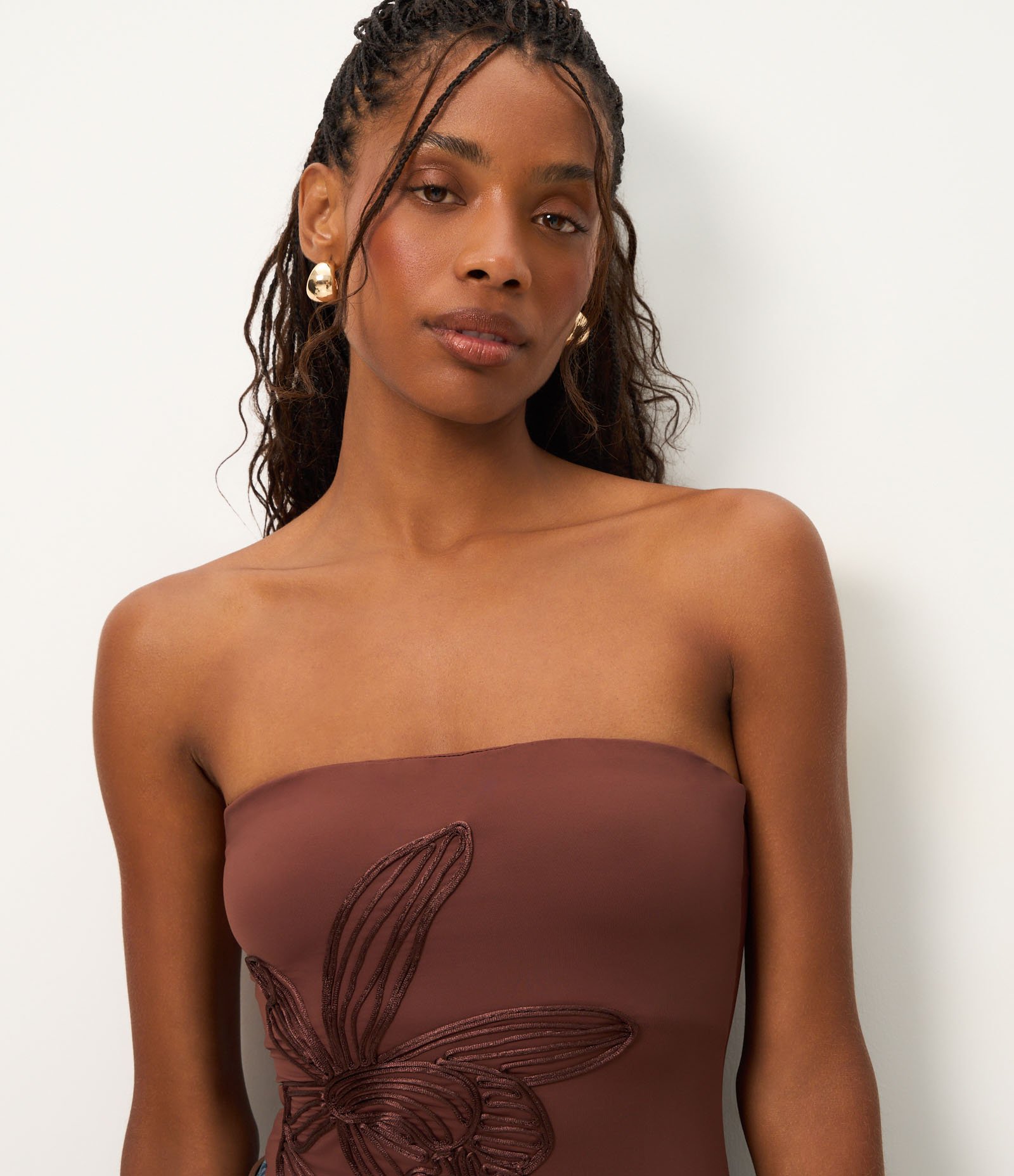 Body Tomara que Caia em Microfibra com Bordado Floral Marrom 3