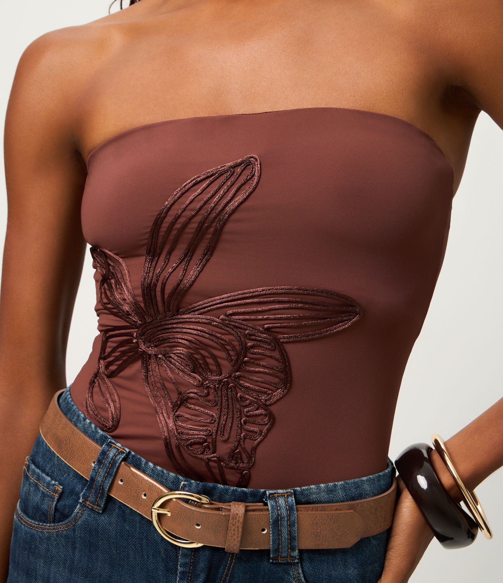 Body Tomara que Caia em Microfibra com Bordado Floral Marrom 4