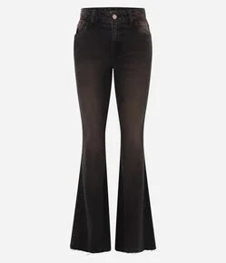 Calça Flare em Jeans com Lavagem Sobretinta e Barra Desfiada