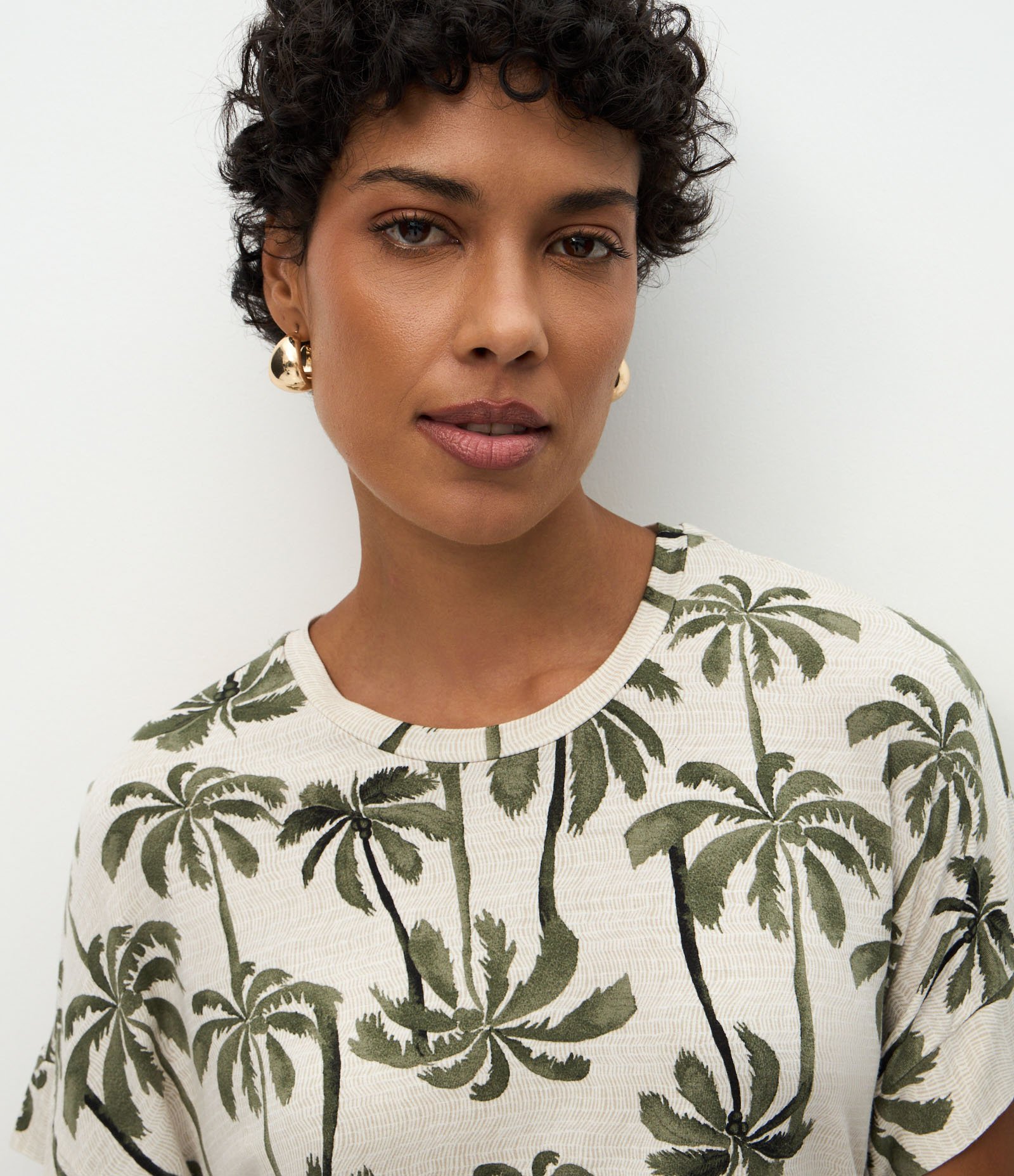 Blusa Manga Curta e Gola Redonda com Estampa de Coqueiros Bege 3