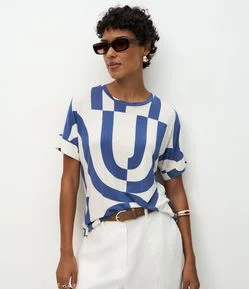 Blusa Manga Curta em Viscose com Estampa Abstrata