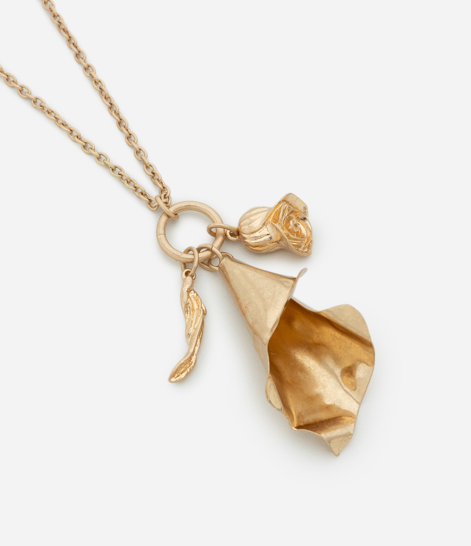 Colar Longo com Pingente de Flor em Metal Dourado 1