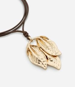 Colar Longo com Cordão Encerado e Pingente de Folhas