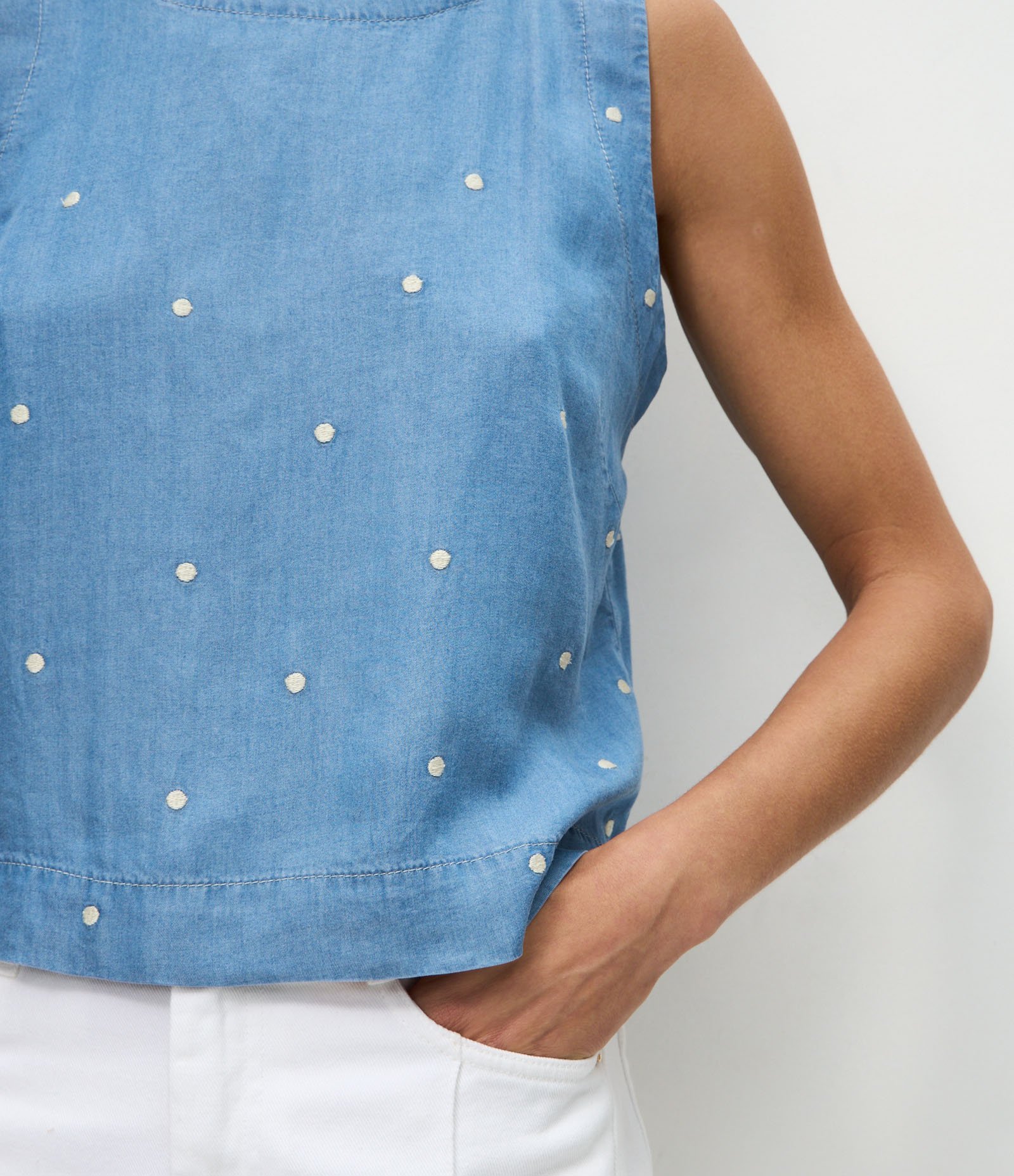 Blusa Regular em Jeans com Bordado Poá Azul Médio 4