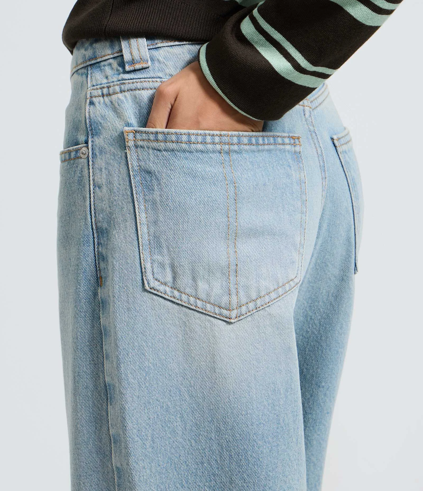 Calça Baggy em Jeans com Cintura Média Azul Claro 5