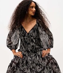 Vestido Evasê em Viscose com Estampa Floral e Decote V