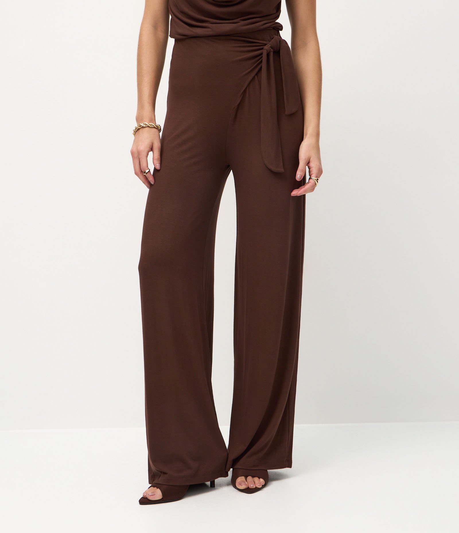 Calça Reta em Piquet com Amarração no Cós Marrom 3