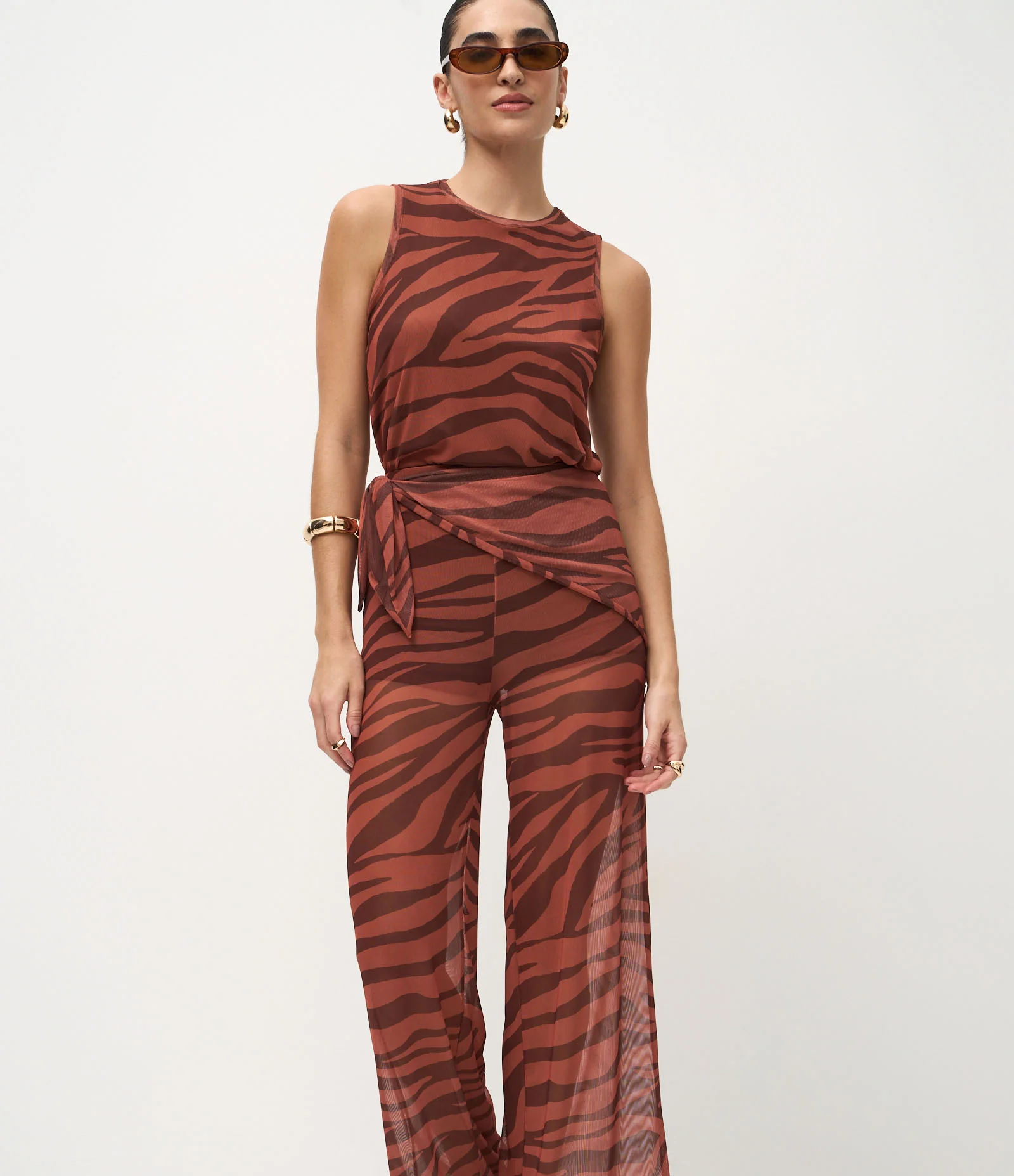 Calça Reta em Tule Transparente com Amarração na Lateral Marrom 2