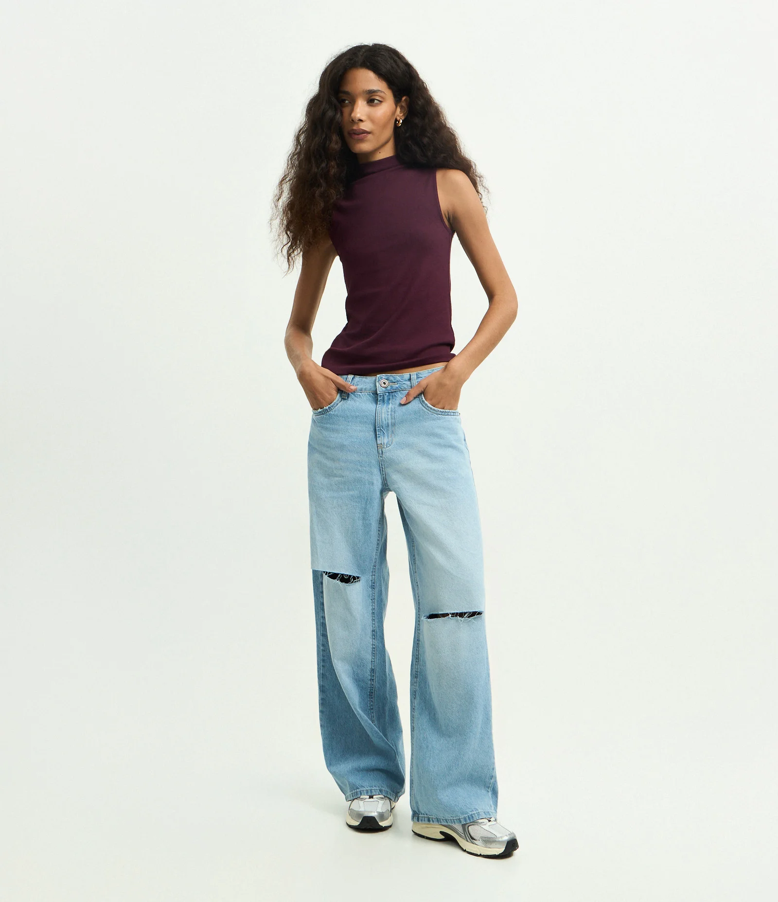 Blusa Regata Básica em Algodão com Gola Alta Vinho 2