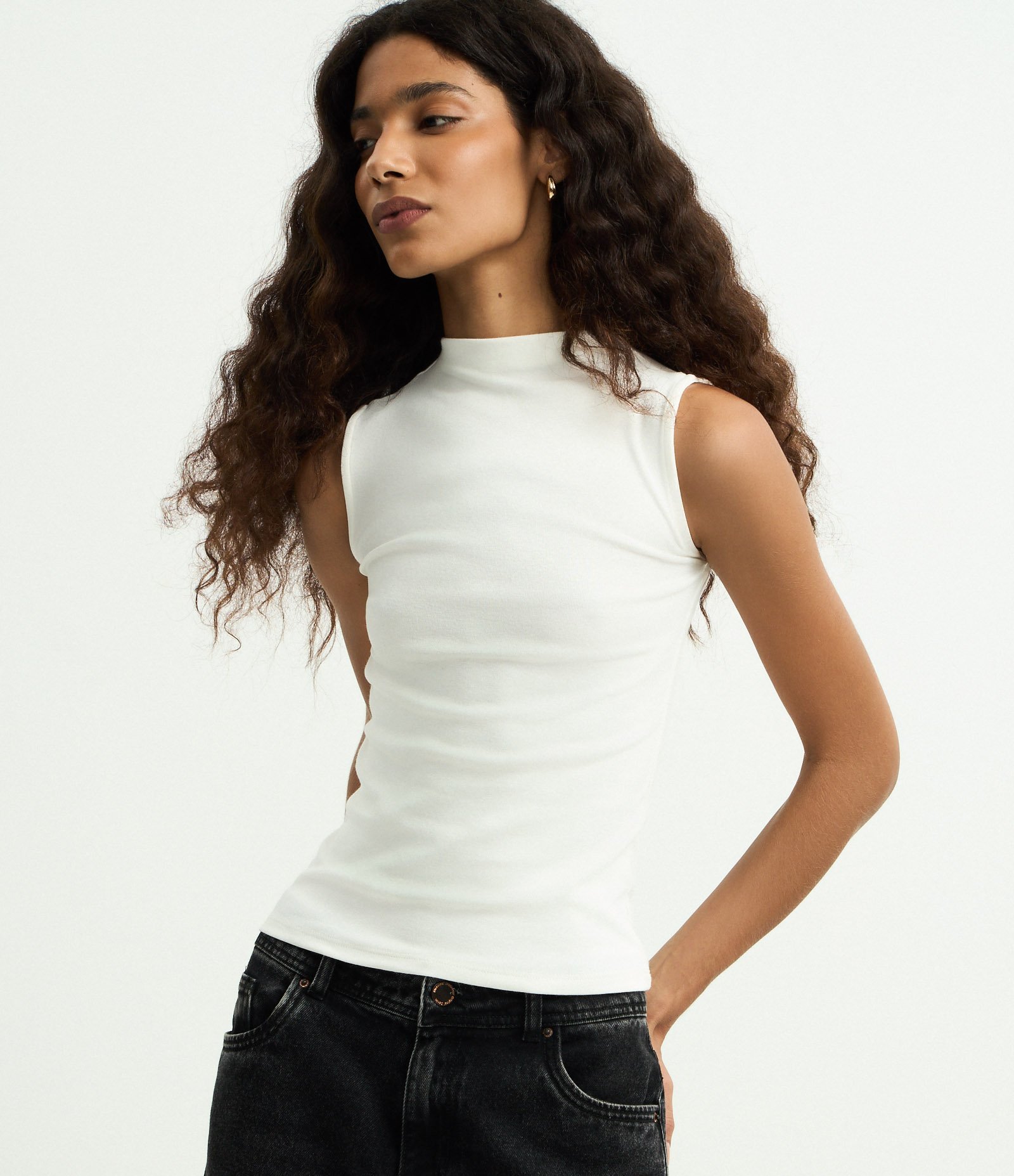 Blusa Regata Básica em Algodão com Gola Alta Branco 1