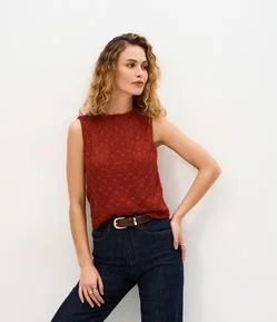 Blusa em Crochê Delicado com Alças Largas