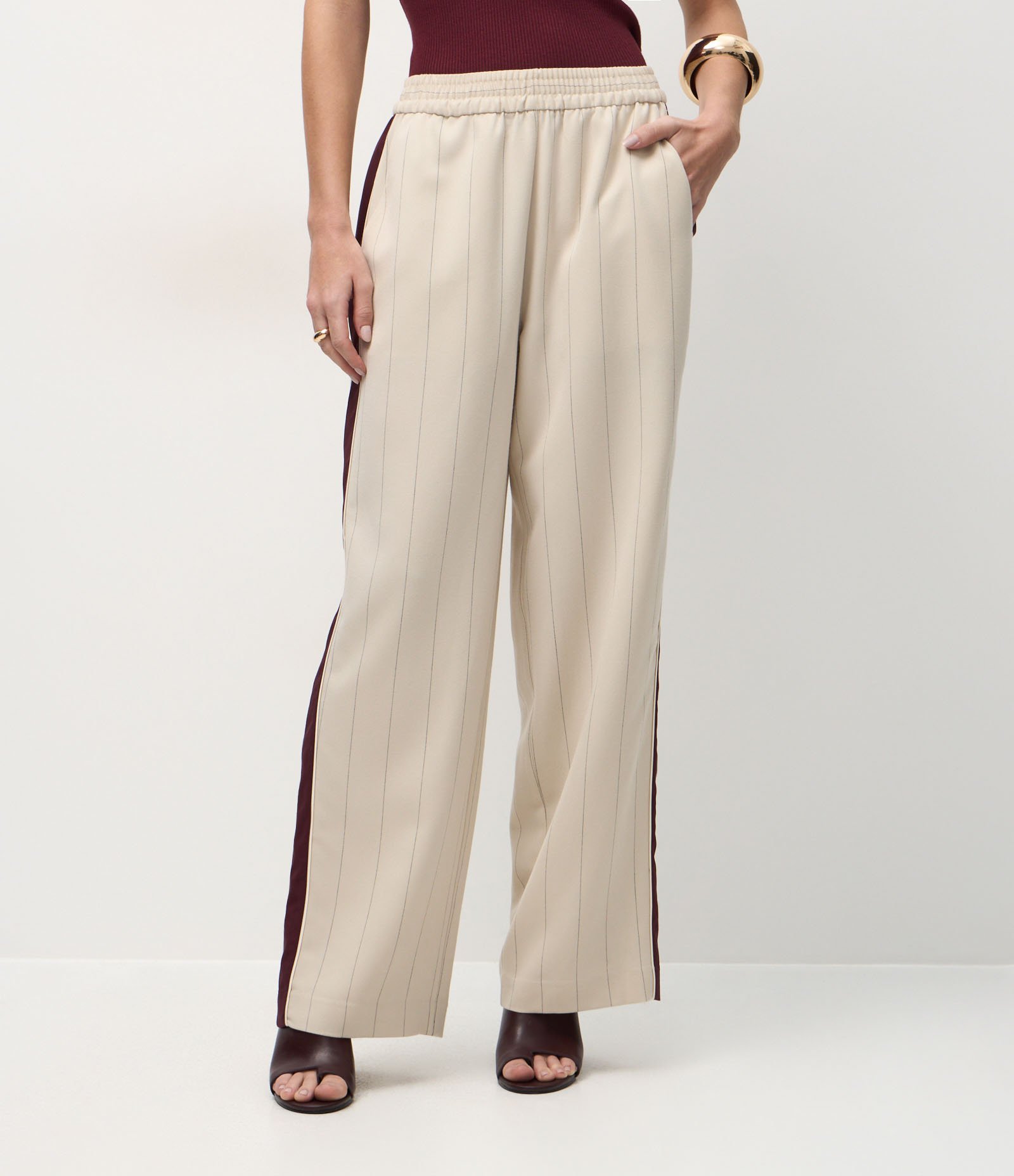 Calça Reta Risca de Giz com Cós Elástico Off White 3