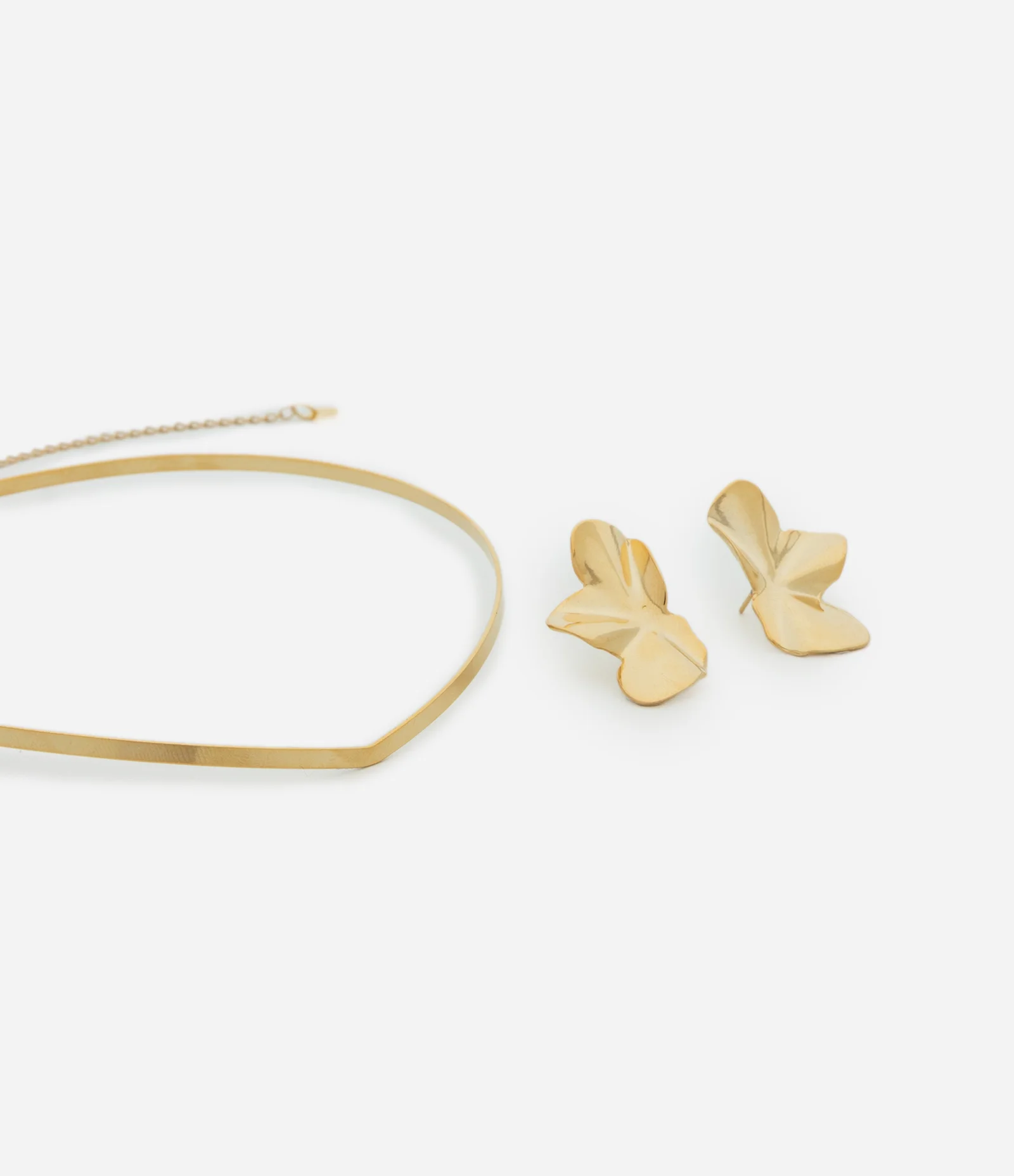 Conjunto de Choker Rígida e Brinco Meia Flor Dourado 1