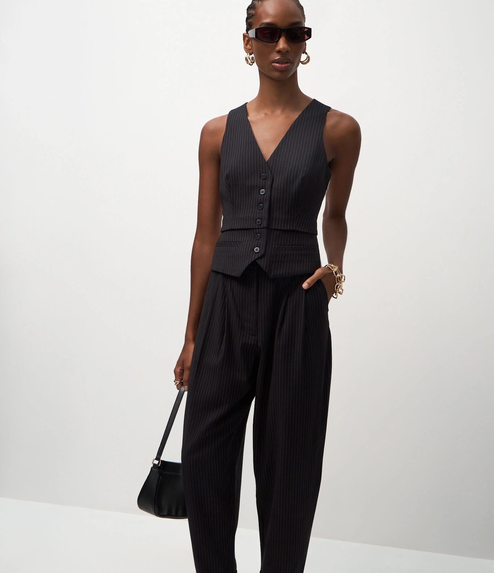 Calça Cenoura Alfaiatada com Estampa Listrada Preto 2