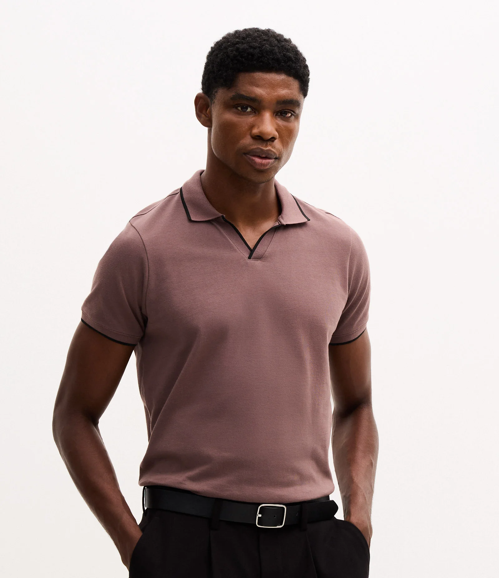 Camisa Polo Manga Curta com Detalhe Contrastante Marrom 1