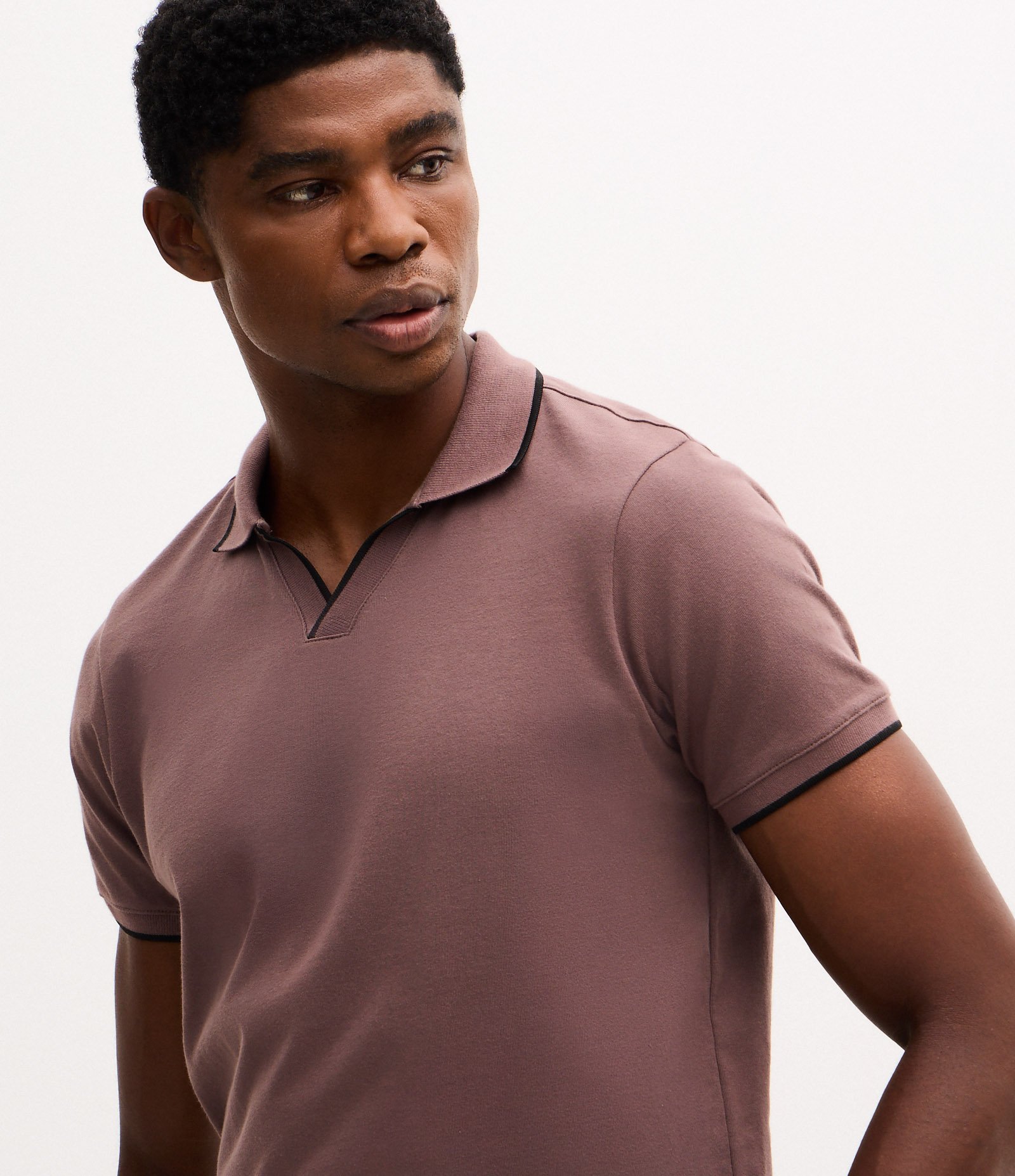 Camisa Polo Manga Curta com Detalhe Contrastante Marrom 3
