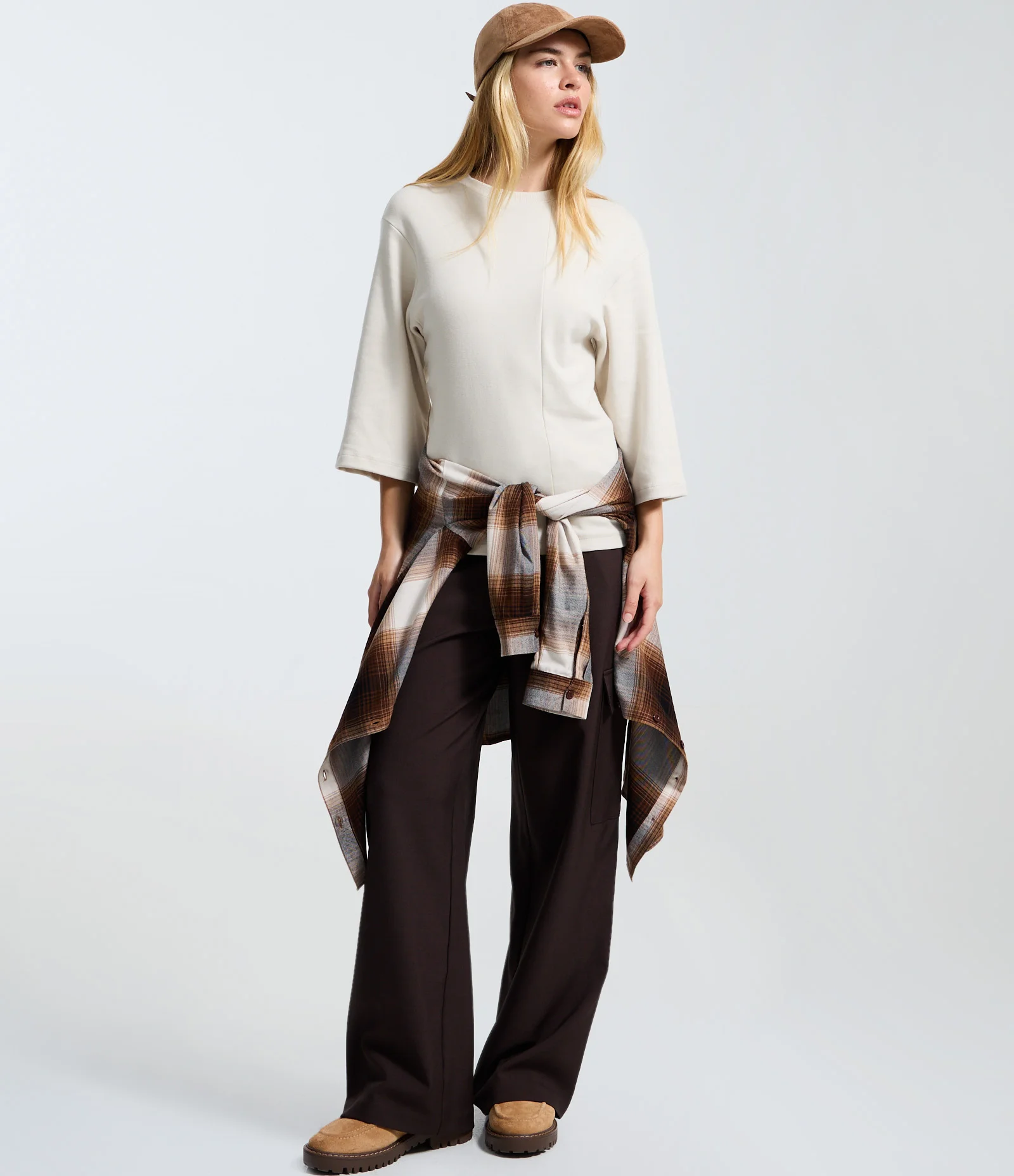 Blusa Overboxy em Suedine com Recortes e Manga Ampla Branco 2