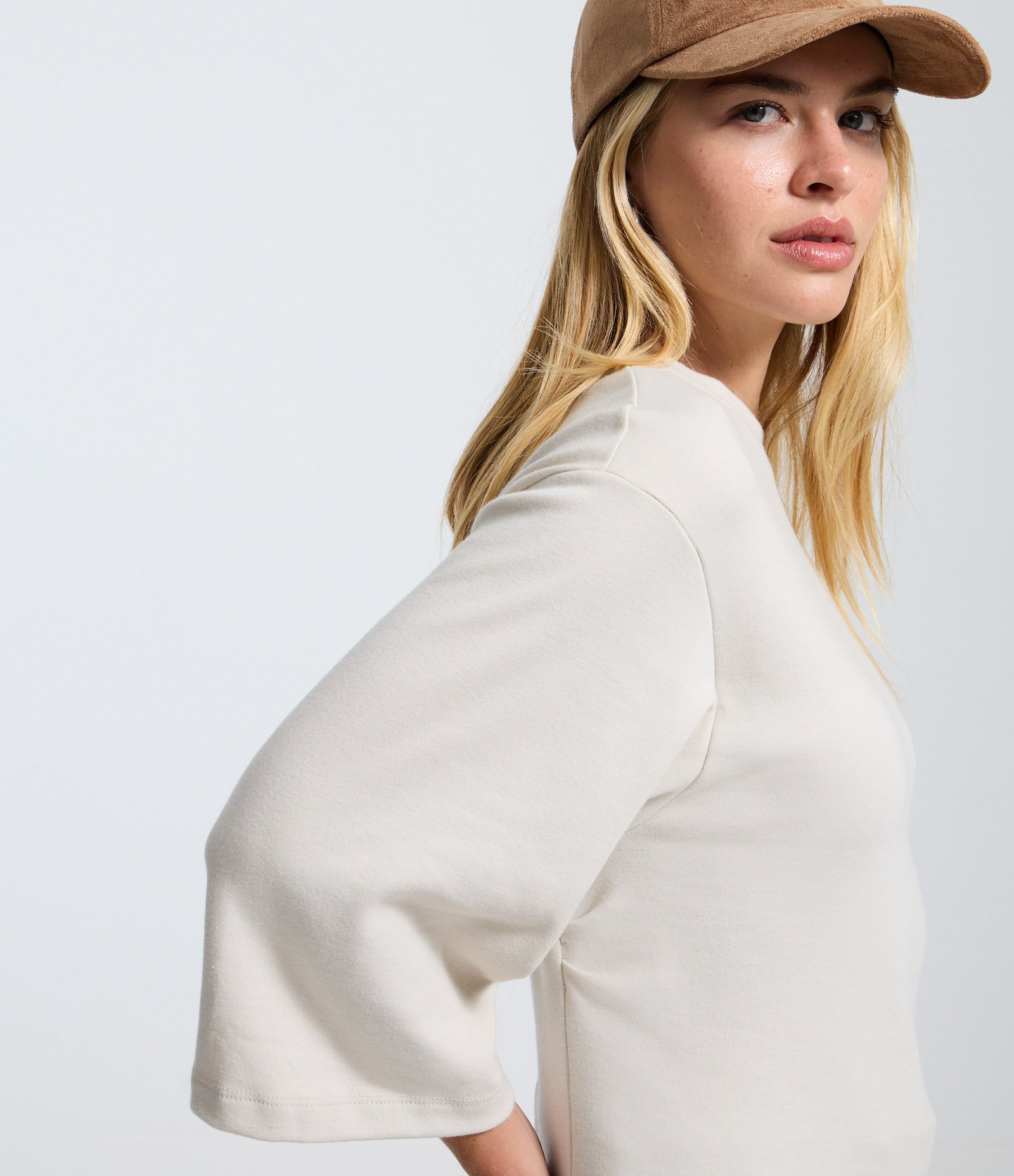 Blusa Overboxy em Suedine com Recortes e Manga Ampla Branco 3