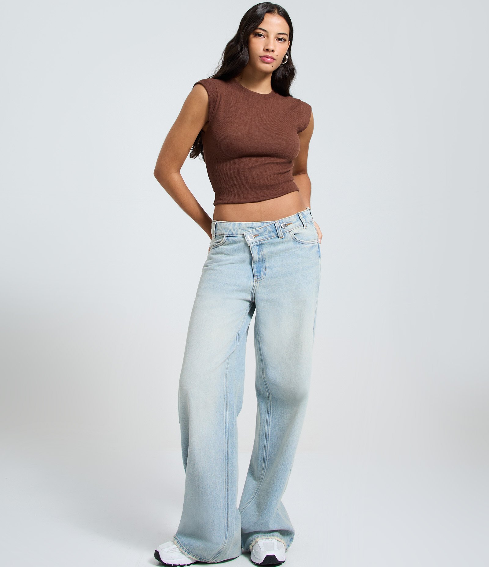 Blusa Canelada com Cava Diferenciada Marrom 2