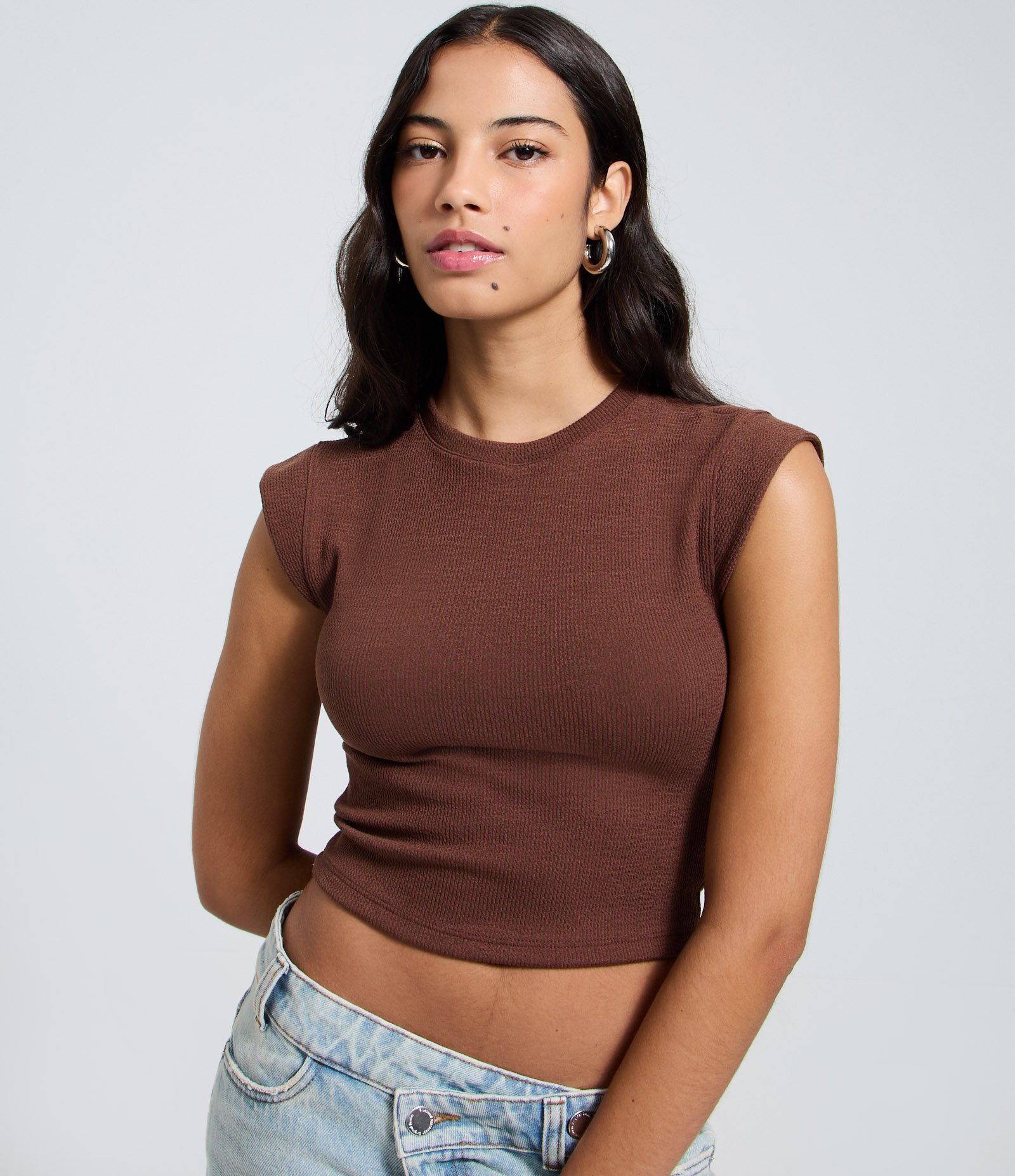 Blusa Canelada com Cava Diferenciada Marrom 3
