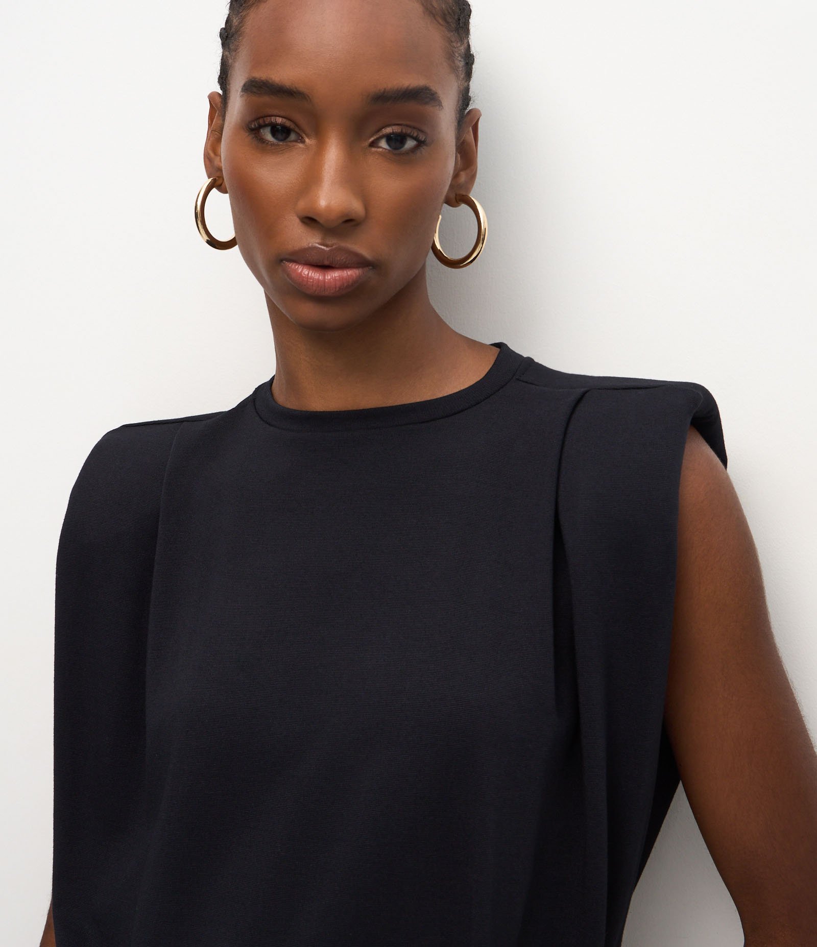 Blusa em Viscose com Ombreiras e Barra Larga Preto 3