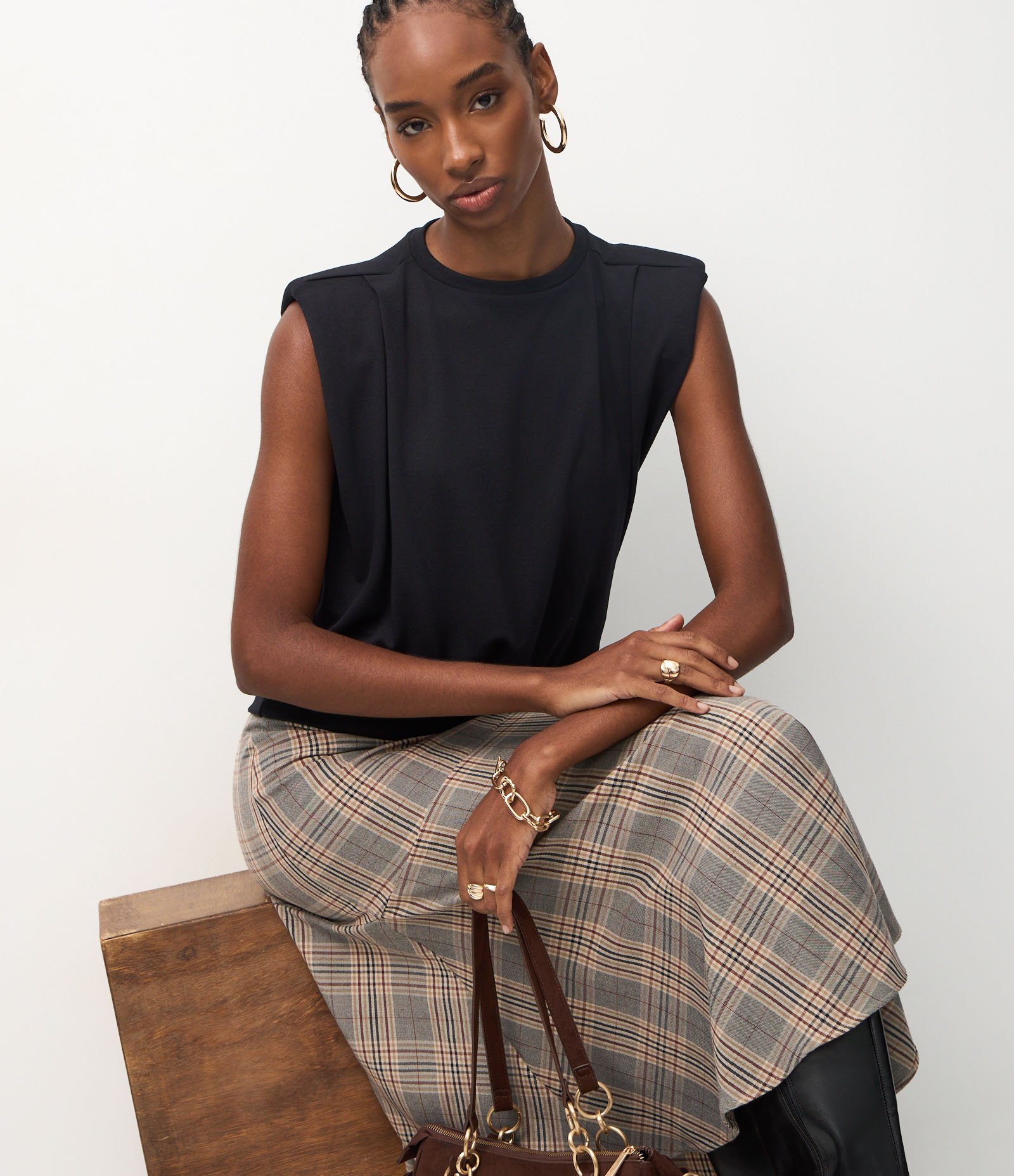 Blusa em Viscose com Ombreiras e Barra Larga Preto 5