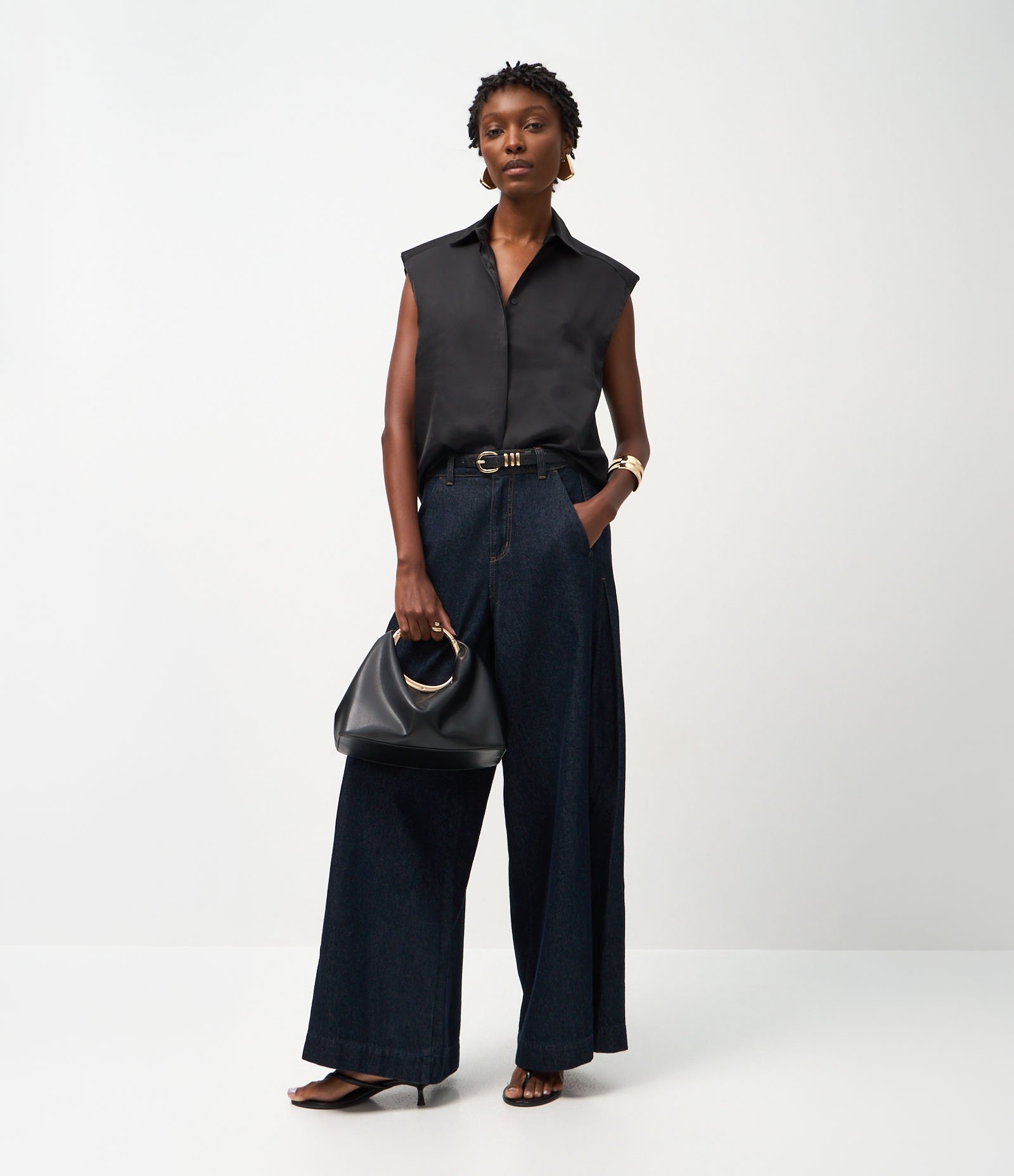 Camisa Acetinada com Ombreiras Preto 2