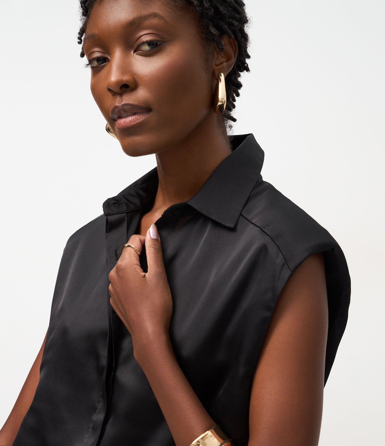 Camisa Acetinada com Ombreiras Preto 3