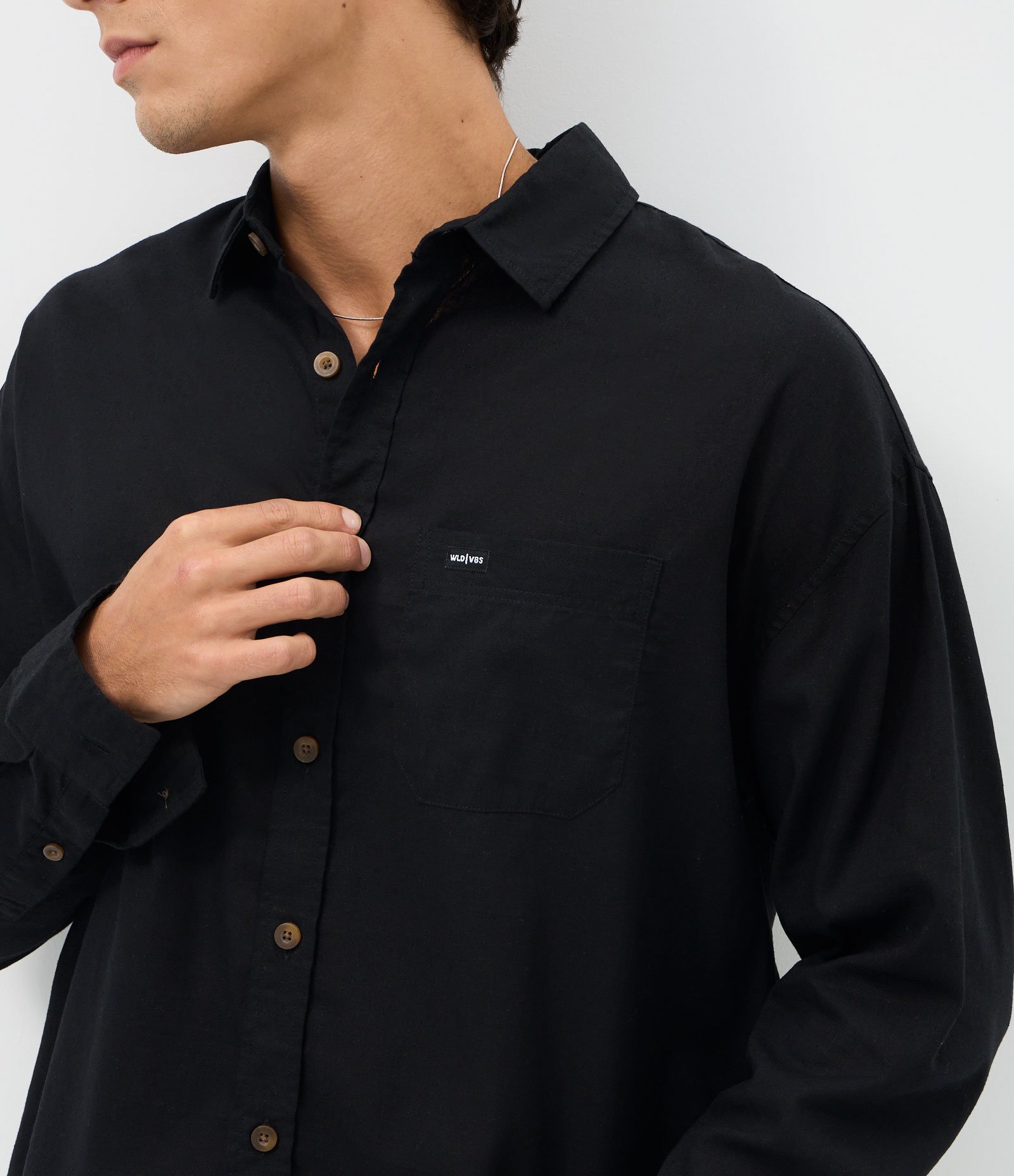 Camisa Boxy Manga Longa Lisa em Cânhamo Preto 3