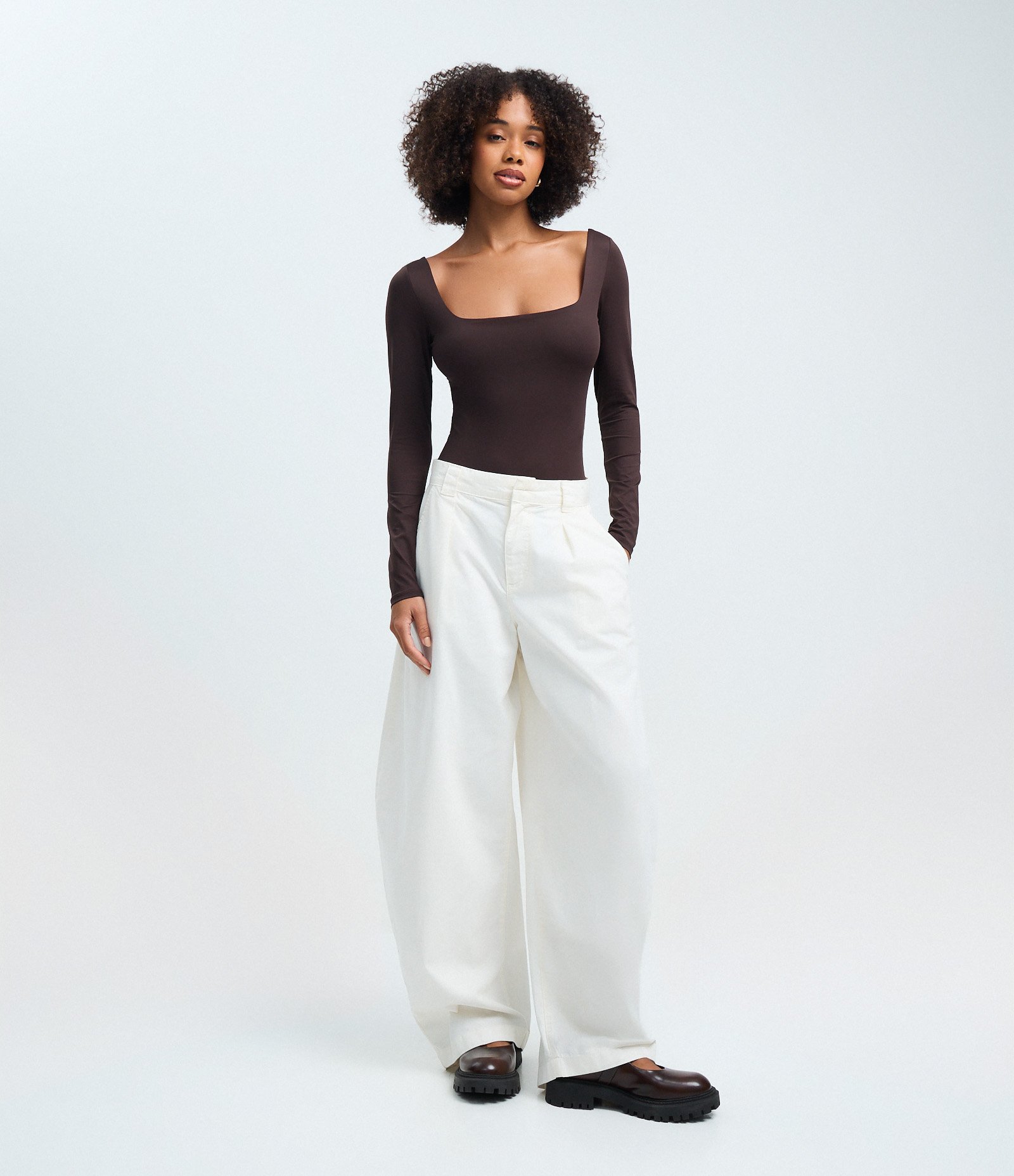 Body Manga Longa em Microfibra com Decote Quadrado Marrom 2