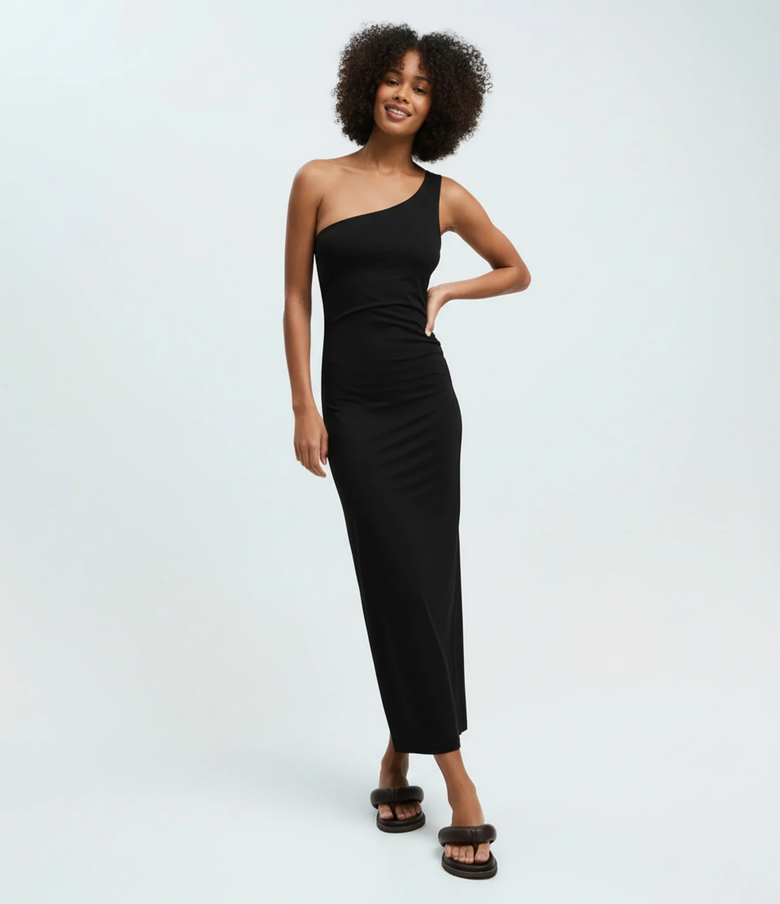 Vestido Midi Assimétrico Ombro Único com Fenda Lateral Preto 1