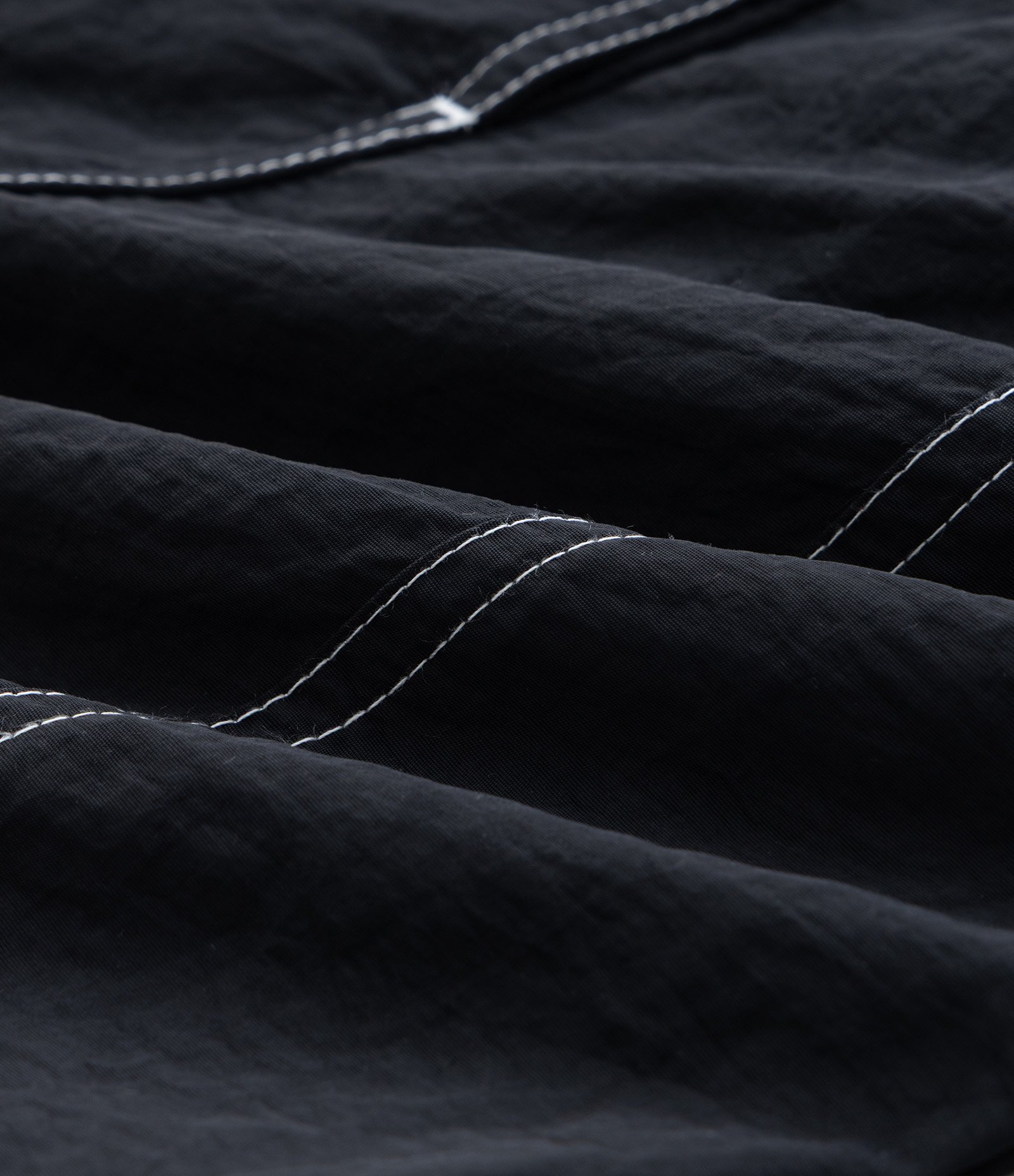 Bermuda em Poliamida de Banho com Bolsos e Bordado Discreto Preto 6