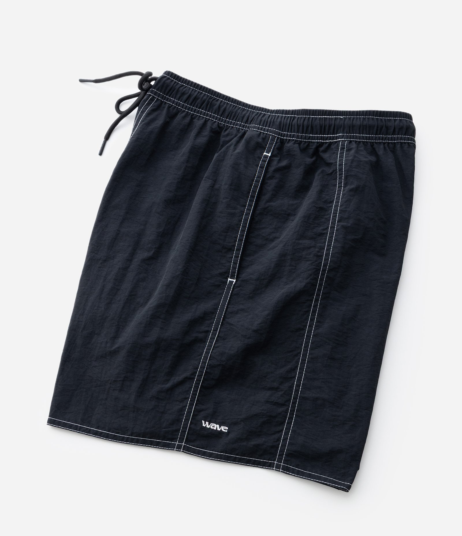 Bermuda em Poliamida de Banho com Bolsos e Bordado Discreto Preto 9