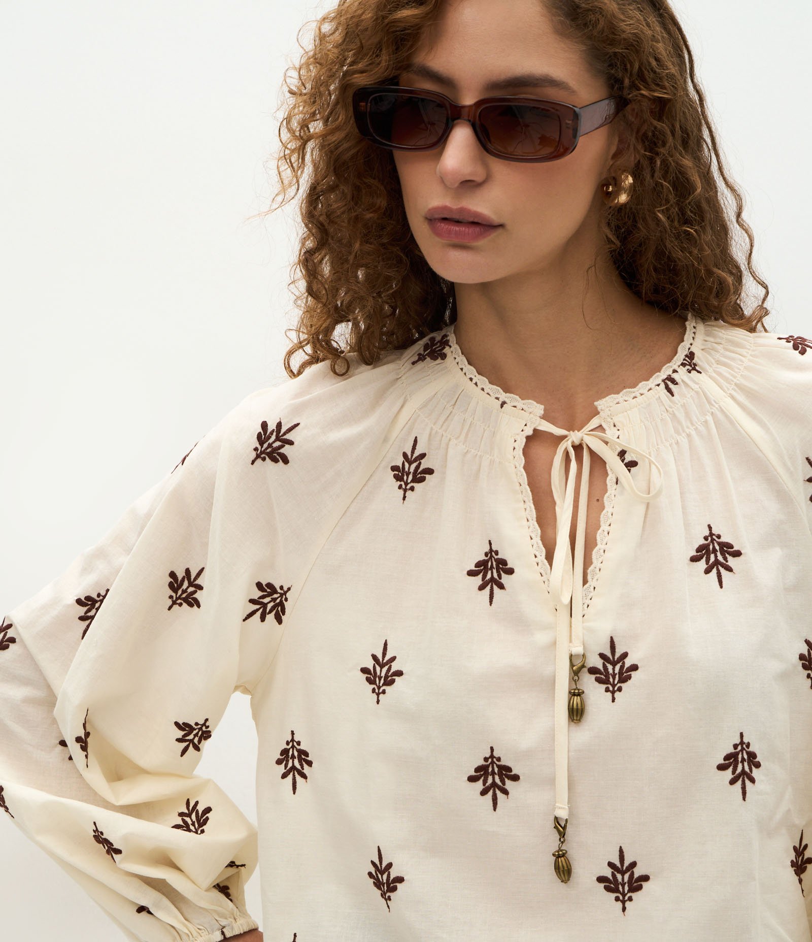Blusa em Cotton com Bordado e Mangas Bufantes Branco 5